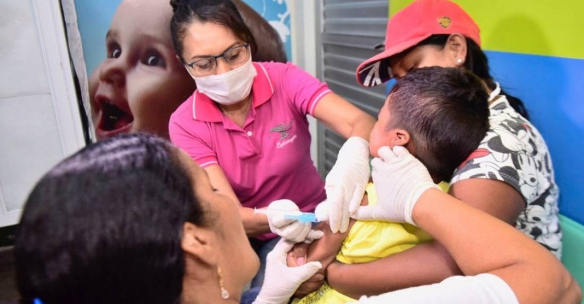 Vacina contra sarampo pode ser aplicada em adultos e crianças.