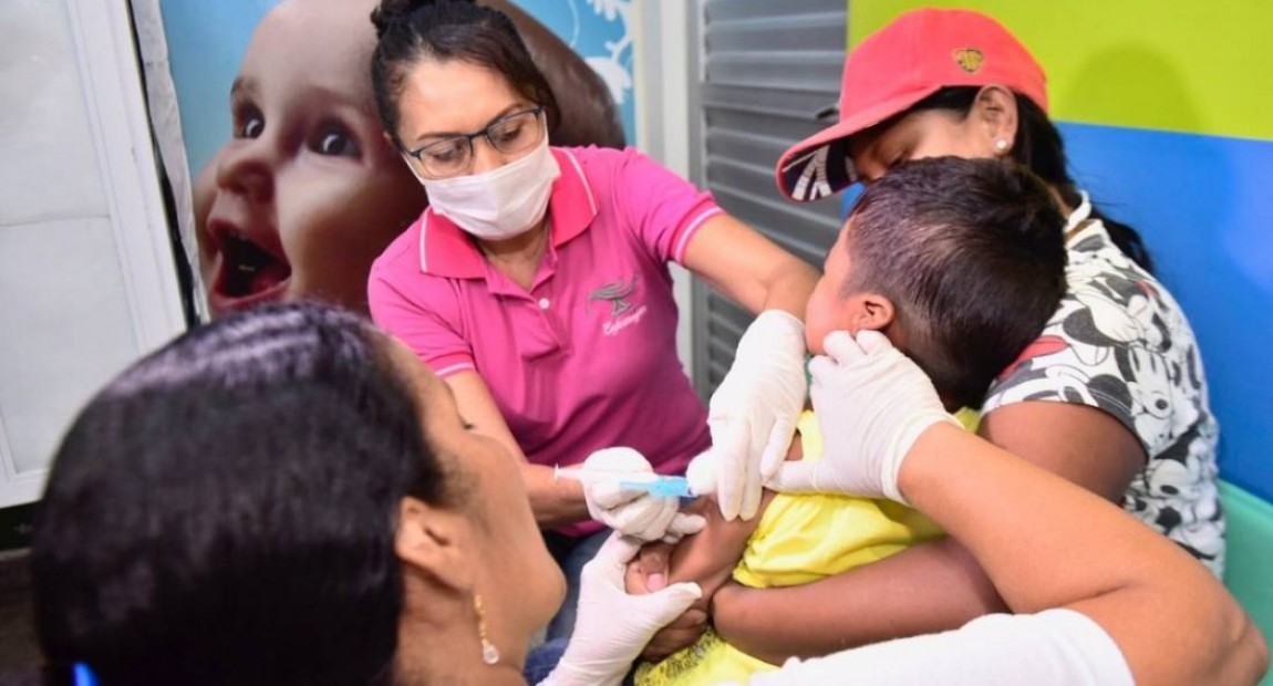 Vacina contra sarampo pode ser aplicada em adultos e crianças.